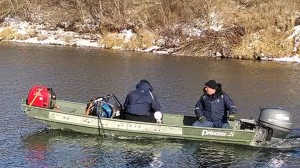 Using a side scan sonar form a flat bottom boat